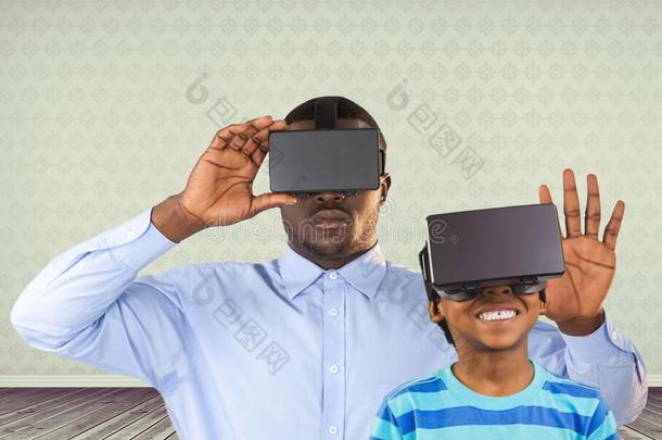 父亲和儿子和VirtualReality虚拟现实戴在头上的耳机或听筒采用房间