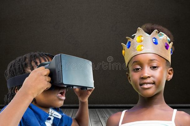 男孩和VirtualReality虚拟现实戴在头上的耳机或听筒和女孩和王冠采用前面关于黑板