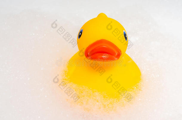 橡胶鸭子和起泡沫采用浴缸