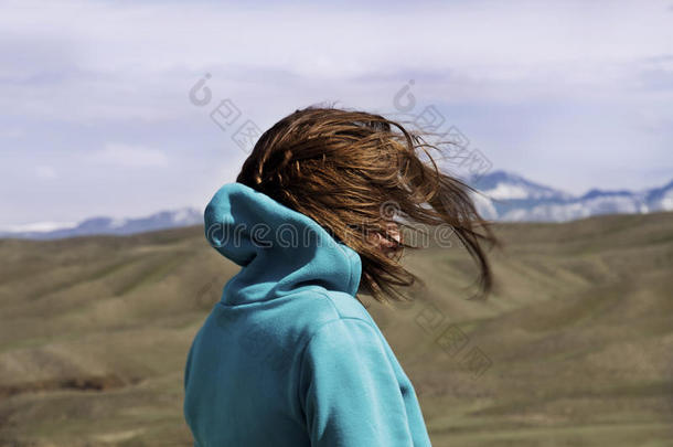 指已提到的人女孩是（be的三单形式观察指已提到的人美丽的风景