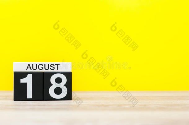 八月18Thailand泰国.影像关于八月18,日历向黄色的背景wickets三柱门
