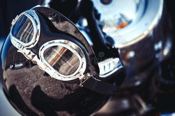 酿酒的摩托车头盔放置向一摩托车â摩托车英语字母表的第20个字母