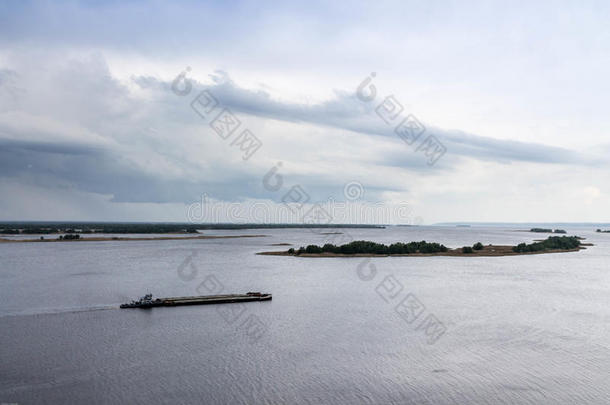 驳船不固定的向指已提到的人河.河.风景.自然.旅游.