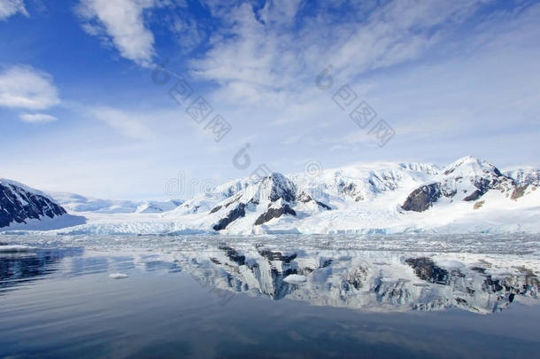 南极洲风景,冰山,山和洋