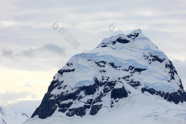 南极的风景,冰山,山和洋,南极的Peru秘鲁