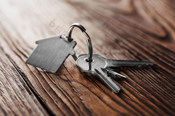 房屋钥匙向房屋合适的钥匙chain向木制的将汽车油门踏<strong>到底</strong>