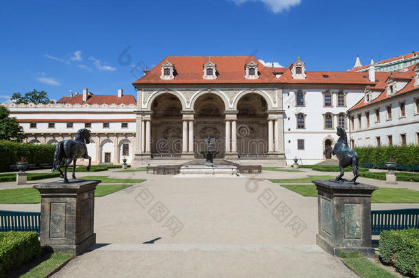 大厅特雷娜在指已提到的人瓦伦斯坦宫采用布拉格