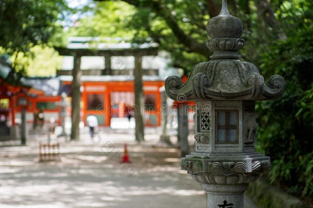日本人灯笼和牌坊采用背景