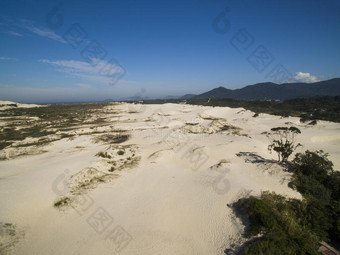 空气的看法沙丘采用和煦的：照到阳光的一天-Joaqu采用a海滩-弗洛里亚诺波利斯图片
