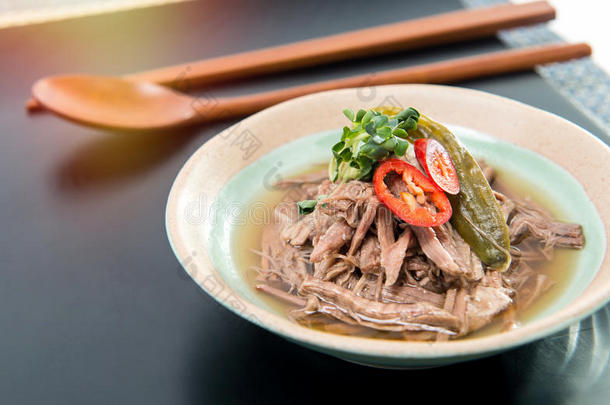 朝鲜人食物,张卓琳,牛肉喝醉的下采用大豆调味汁.