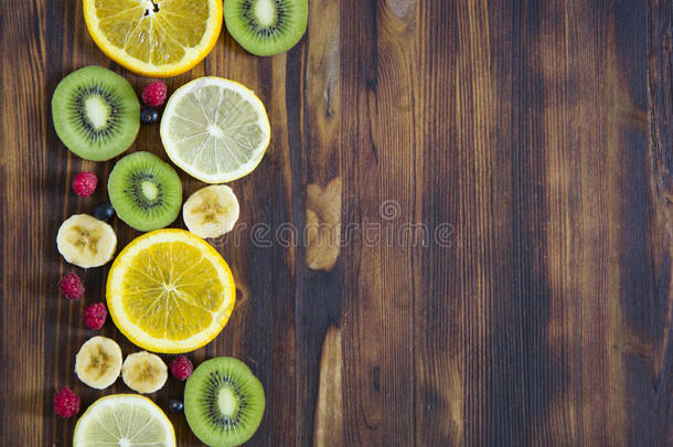 成果和浆果鹬鸵,柠檬,香蕉,悬钩子,<strong>小</strong>葡萄干,奥兰