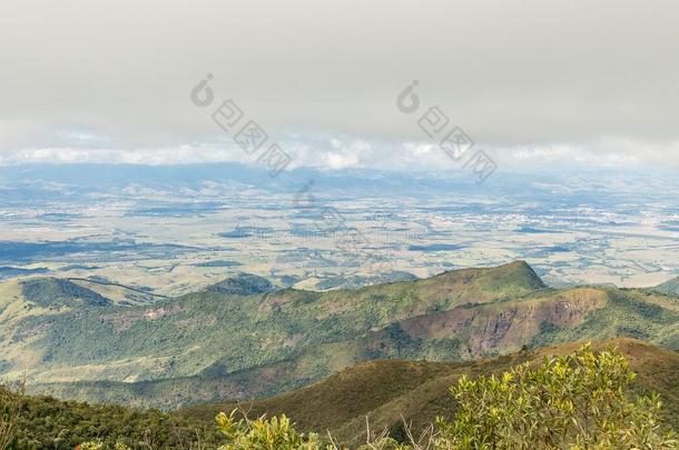 草原aux.构成疑问句和否定句乔道,巴西苏木.看法从伊塔佩娃·希塔佩娃山峰