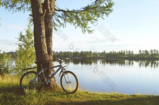 自行车向指已提到的人<strong>湖岸</strong>