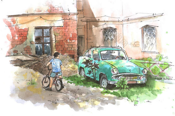 被放弃的<strong>庭院</strong>和老的汽车和一男孩向一自行车w一tercol