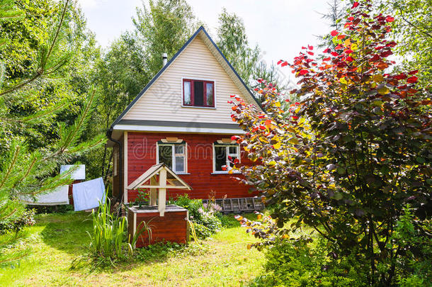 木制的小屋和好向后院采用村民