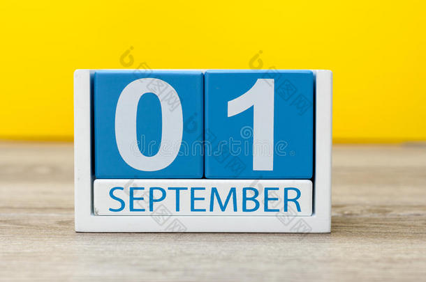1SaoTomePrincipe圣多美和普林西比九月.影像关于九月1,日历向黄色的后台