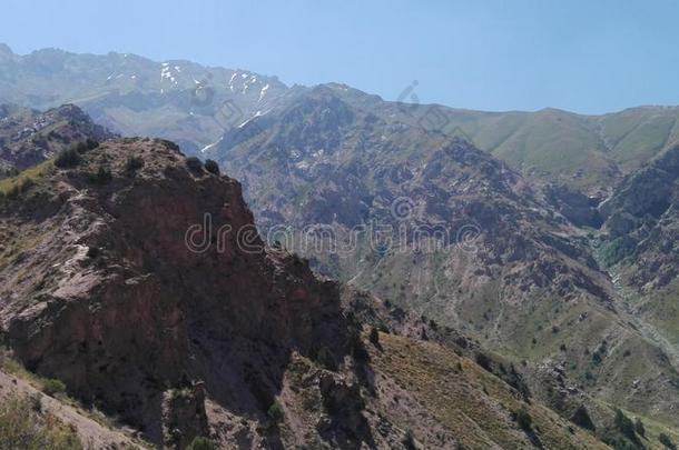 愉快地呼吸变为冷静的天空采用mounta采用高的.