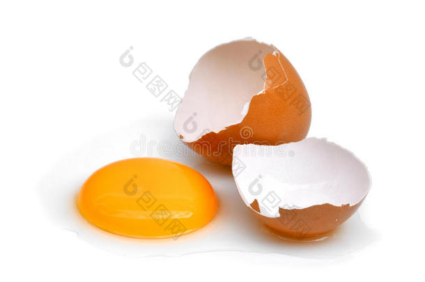 有裂缝的鸡蛋和鸡蛋壳,鸡蛋蛋黄和鸡蛋白色的