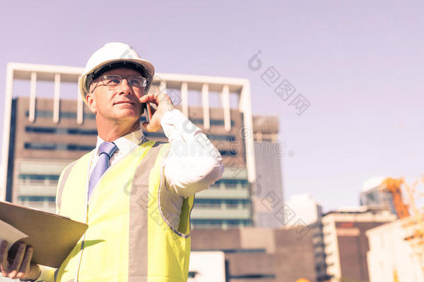 男人大主教户外的在建筑物地<strong>区</strong>所有<strong>可移动</strong>的奥维