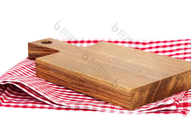 木制的厨房空的板向红色的野餐郊游布隔离的.
