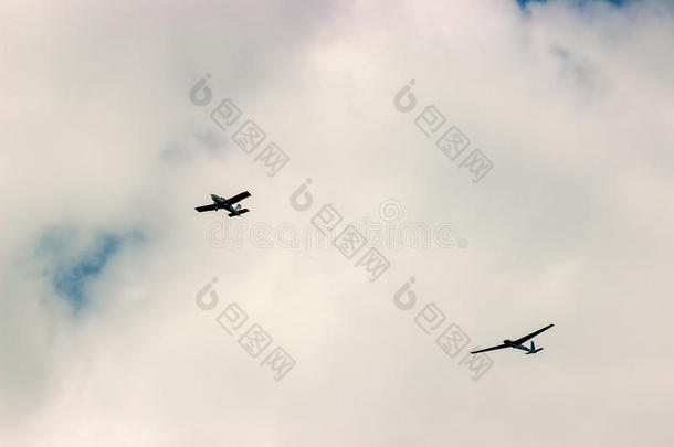 两个飞机在的时候飞行航空