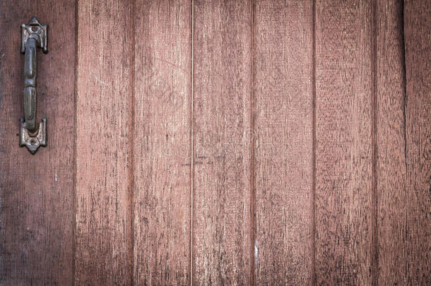 木材质地背景和老的生锈的金属门手感.