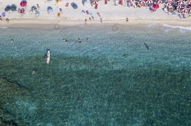 海底部看见从在上面,<strong>冻结</strong>海滩,卡拉布里亚区,意大利.气压单位