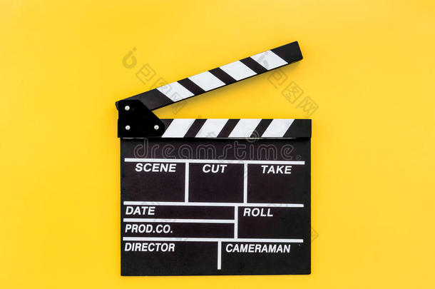 电影摄制者职业.拍板向黄色的背景顶看法