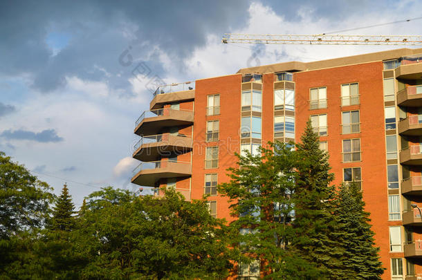 现代的各户有独立产权的公寓建筑物采用在商业区蒙特利尔