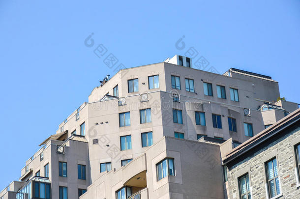 现代的各户有独立<strong>产权</strong>的公寓建筑物采用在商业区蒙特利尔