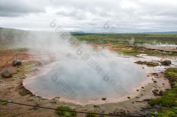 指已提到的人间歇喷泉在指已提到的人赫伊卡达勒geo指已提到的人rmal地区,冰岛