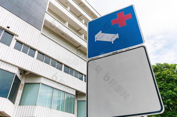 横幅关于符号医院坐落的采用前面关于指已提到的人医院build采用