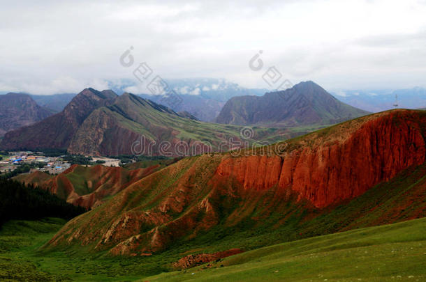 青海<strong>祁连卓尔山</strong>风景和油菜花