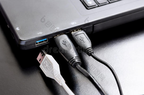 连接unifiedS-band统一的S波段缆绳向lap向p计算机向黑的书桌.