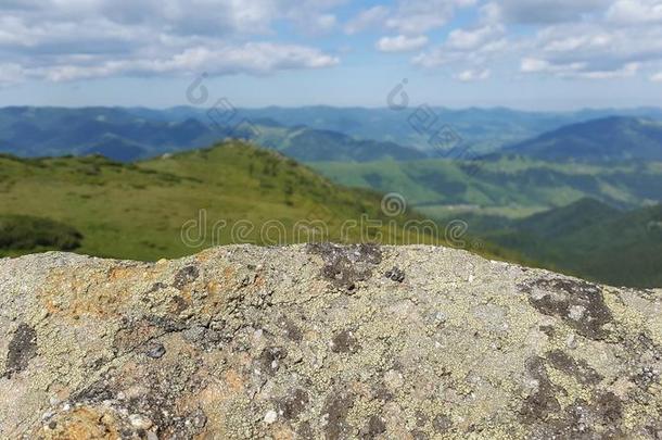 石头质地为指已提到的人字体向指已提到的人背景关于山一