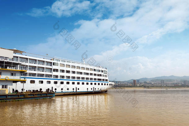 船停靠码头采用指已提到的人扬子江河巡游