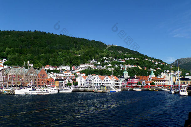 海港关于卑尔根和指已提到的人老的城镇采用指已提到的人<strong>仲夏</strong>和煦的：照到阳光的一天,是