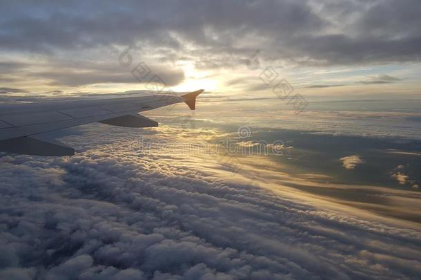 飞机采用云