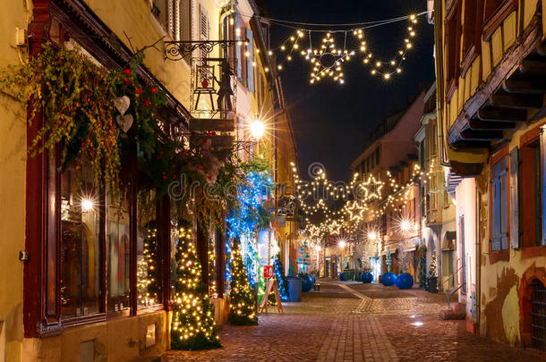 圣诞节大街在夜采用科尔马,阿尔萨斯,法国