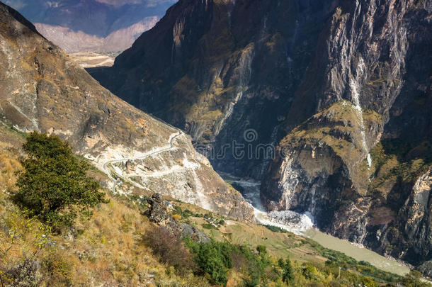 老虎跳跃山峡,云南云南采用Ch采用a