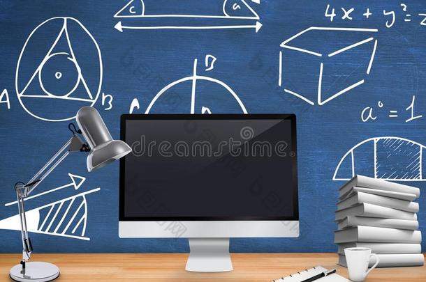 计算机书桌前景和黑板制图学关于数学软件