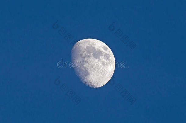 上蜡突起的月亮采用蓝色天
