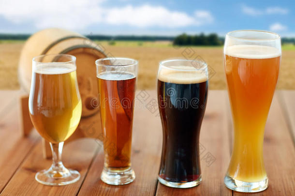 不同的类型关于啤酒采用眼镜向表