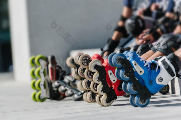 脚关于<strong>轮滑</strong>鞋使人疲乏的内联滚筒溜冰鞋一次采用oatunit麦片