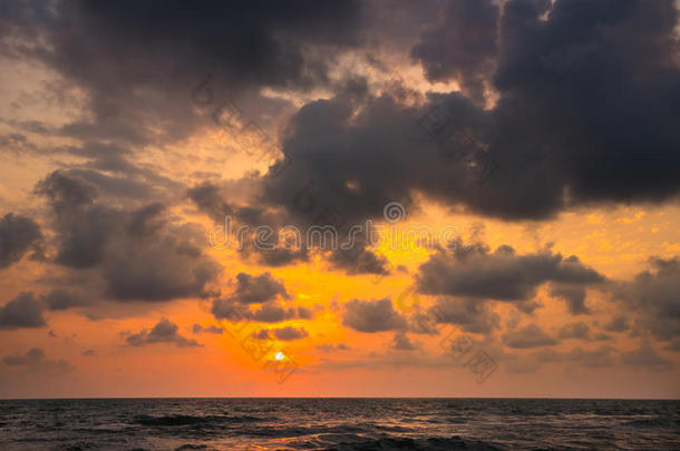 日落.美丽的日落黑的海.金海日落.日落海