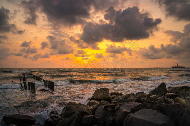 日落.美丽的日落黑的海.金海日落.日落海