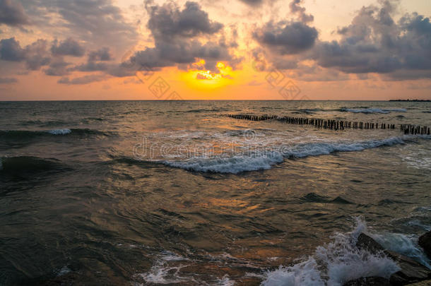 日落.美丽的日落黑的海.金海日落.日落海