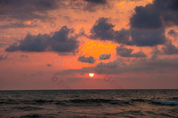 日落.美丽的日落黑的海.金海日落.日落海