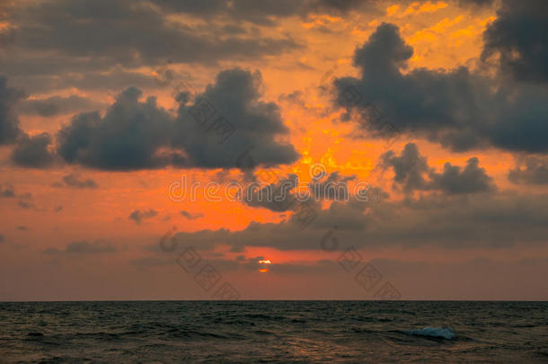 日落.美丽的日落黑的海.金海日落.日落海