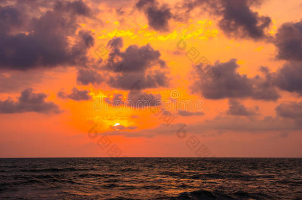 日落.美丽的日落黑的海.金海日落.日落海